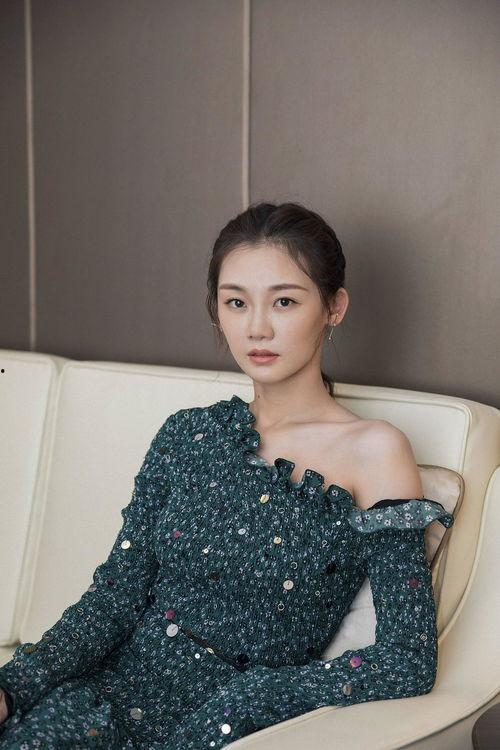 《苗苗》在线观看,青春成长的温暖见证  第1张